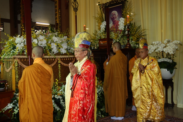 Chùm ảnh: Các đoàn viếng tang lễ HT. Thích Minh Châu - Chiều 04/09/2012