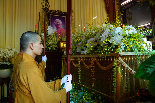 Chùm ảnh: Các đoàn viếng tang lễ HT. Thích Minh Châu - Chiều 04/09/2012
