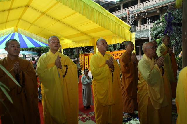 Chùm ảnh: Các đoàn viếng tang lễ HT. Thích Minh Châu - Chiều 04/09/2012
