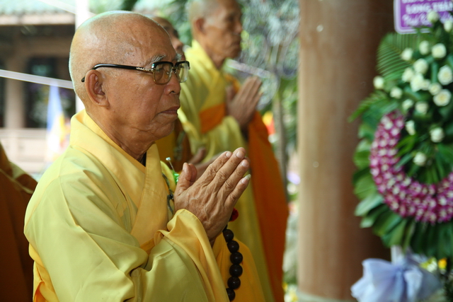 Chùm ảnh: Các đoàn viếng tang lễ HT. Thích Minh Châu - Chiều 04/09/2012