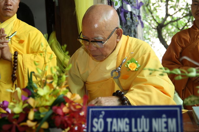 Chùm ảnh: Các đoàn viếng tang lễ HT. Thích Minh Châu - Chiều 04/09/2012