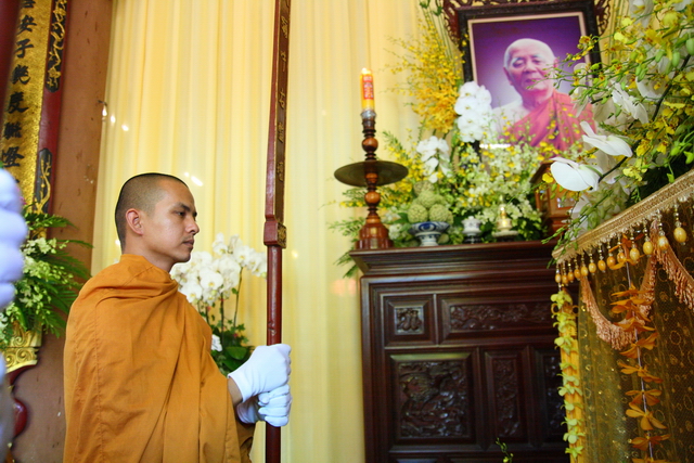 Chùm ảnh: Các đoàn viếng tang lễ HT. Thích Minh Châu - Chiều 04/09/2012