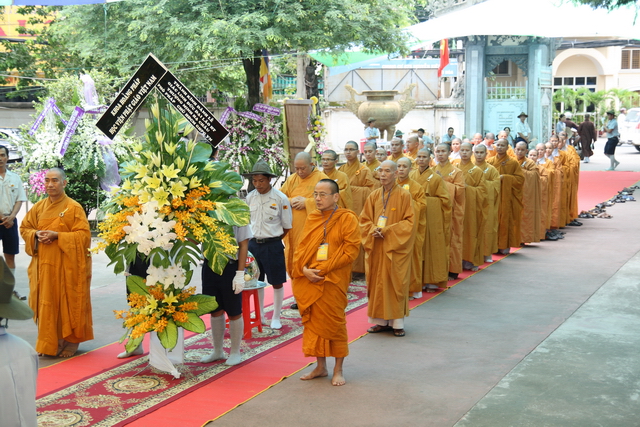 Chùm ảnh: Các đoàn viếng tang lễ HT. Thích Minh Châu - Chiều 04/09/2012