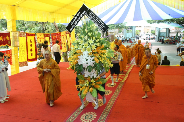 Chùm ảnh: Các đoàn viếng tang lễ HT. Thích Minh Châu - Chiều 04/09/2012
