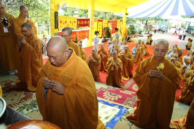 Chùm ảnh: Các đoàn viếng tang lễ HT. Thích Minh Châu - Chiều 04/09/2012