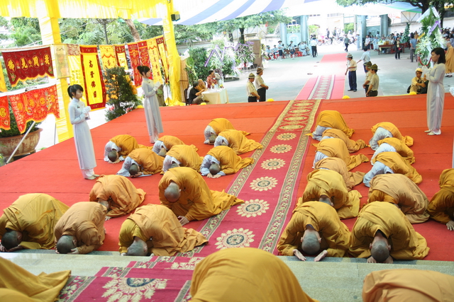 Chùm ảnh: Các đoàn viếng tang lễ HT. Thích Minh Châu - Chiều 04/09/2012