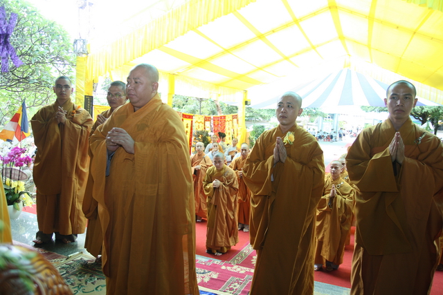 Chùm ảnh: Các đoàn viếng tang lễ HT. Thích Minh Châu - Chiều 04/09/2012