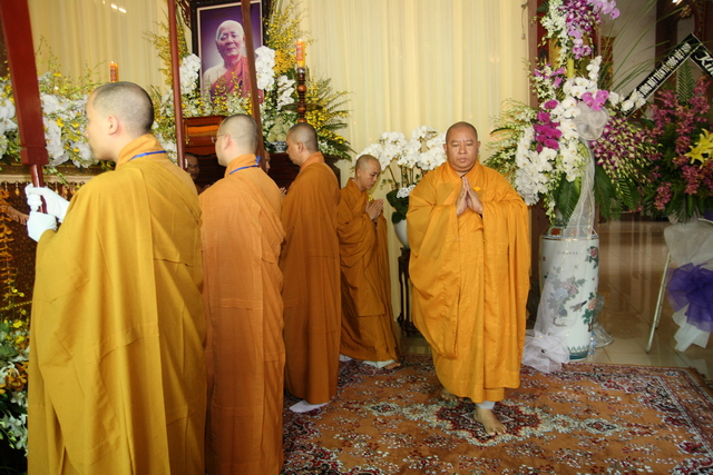 Chùm ảnh: Các đoàn viếng tang lễ HT. Thích Minh Châu - Chiều 04/09/2012