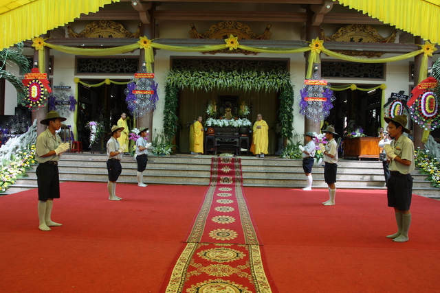 Chùm ảnh: Các đoàn viếng tang lễ HT. Thích Minh Châu - Chiều 04/09/2012