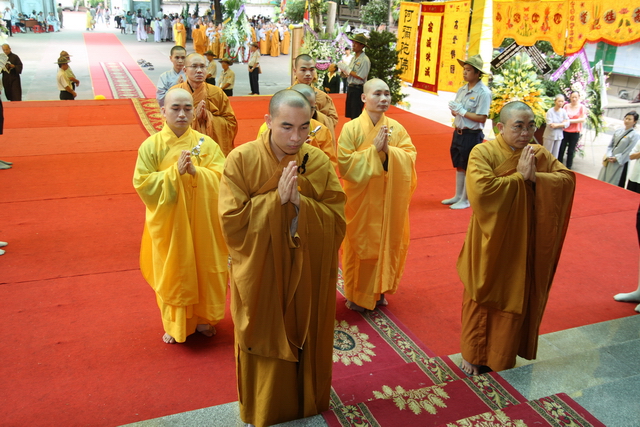 Chùm ảnh: Các đoàn viếng tang lễ HT. Thích Minh Châu - Chiều 04/09/2012