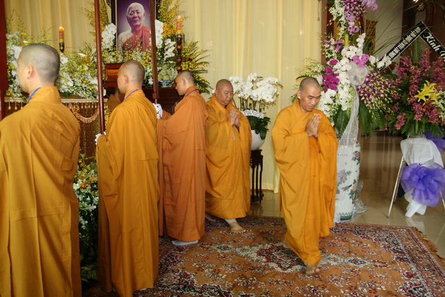 Chùm ảnh: Các đoàn viếng tang lễ HT. Thích Minh Châu - Chiều 04/09/2012