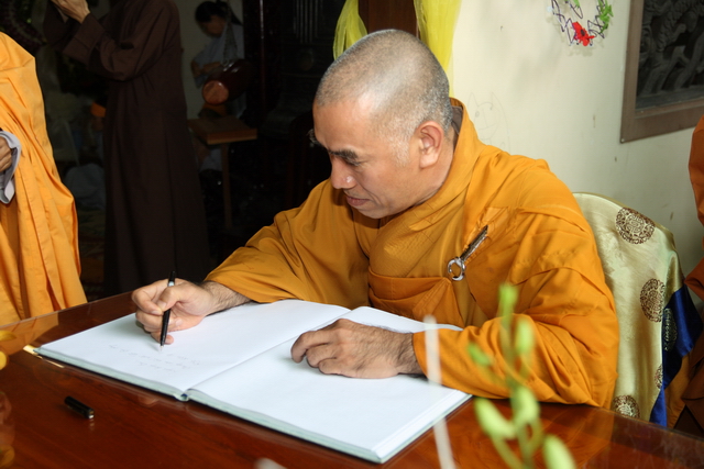 Chùm ảnh: Các đoàn viếng tang lễ HT. Thích Minh Châu - Chiều 04/09/2012
