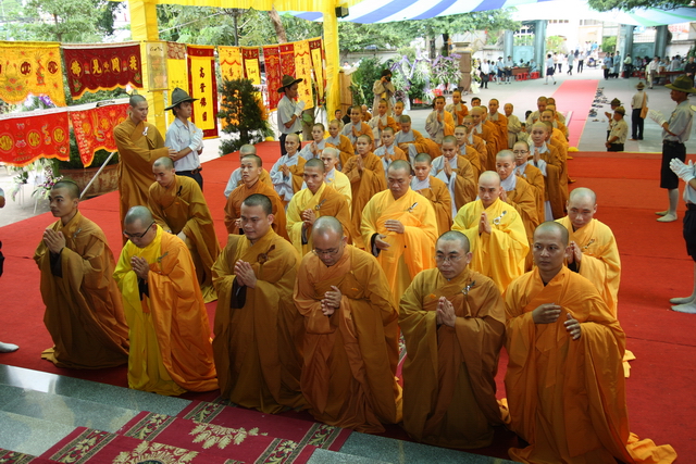 Chùm ảnh: Các đoàn viếng tang lễ HT. Thích Minh Châu - Chiều 04/09/2012