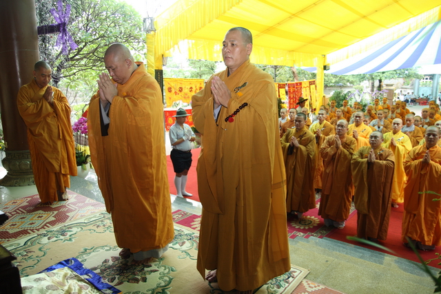 Chùm ảnh: Các đoàn viếng tang lễ HT. Thích Minh Châu - Chiều 04/09/2012