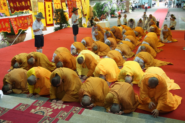 Chùm ảnh: Các đoàn viếng tang lễ HT. Thích Minh Châu - Chiều 04/09/2012
