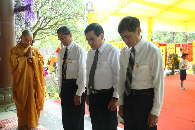 Chùm ảnh: Các đoàn viếng tang lễ HT. Thích Minh Châu - Chiều 04/09/2012