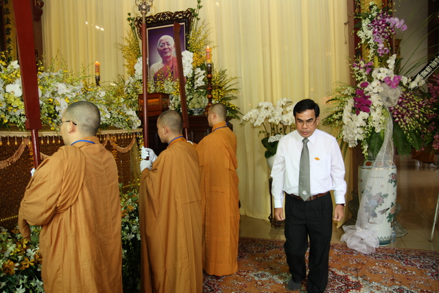Chùm ảnh: Các đoàn viếng tang lễ HT. Thích Minh Châu - Chiều 04/09/2012