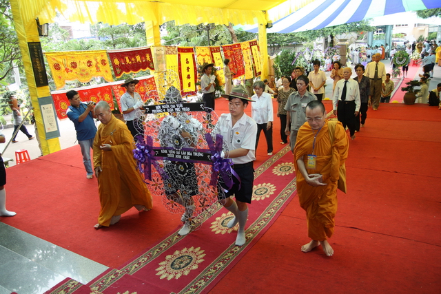Chùm ảnh: Các đoàn viếng tang lễ HT. Thích Minh Châu - Chiều 04/09/2012