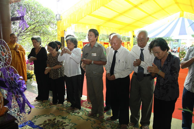 Chùm ảnh: Các đoàn viếng tang lễ HT. Thích Minh Châu - Chiều 04/09/2012