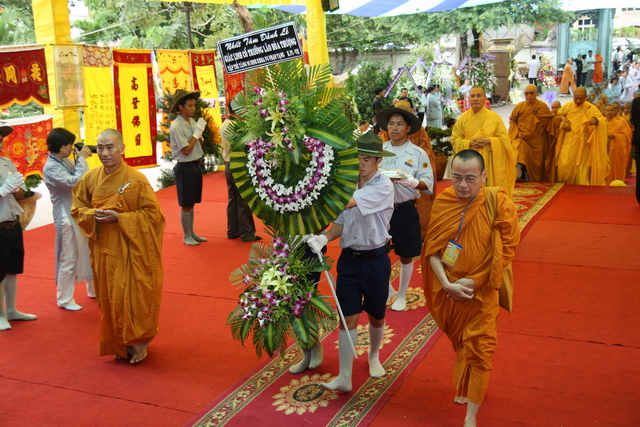 Chùm ảnh: Các đoàn viếng tang lễ HT. Thích Minh Châu - Chiều 04/09/2012