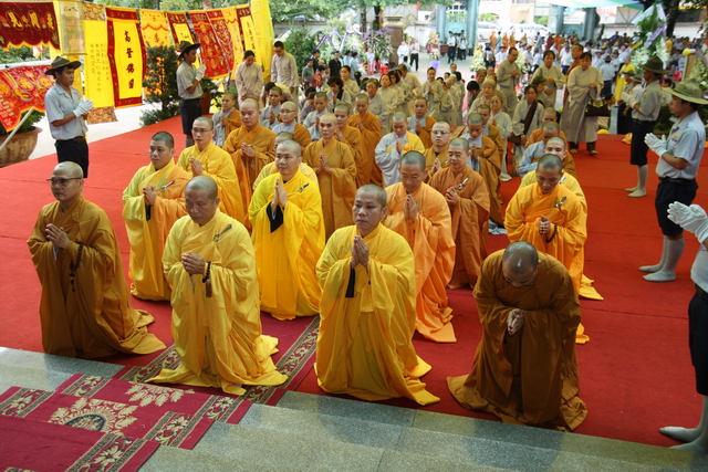 Chùm ảnh: Các đoàn viếng tang lễ HT. Thích Minh Châu - Chiều 04/09/2012