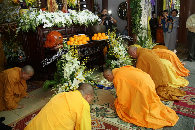 Chùm ảnh: Các đoàn viếng tang lễ HT. Thích Minh Châu - Chiều 04/09/2012
