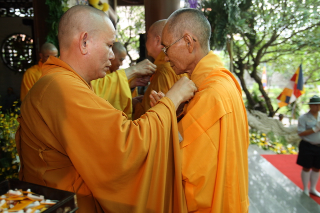 Chùm ảnh: Các đoàn viếng tang lễ HT. Thích Minh Châu - Chiều 04/09/2012