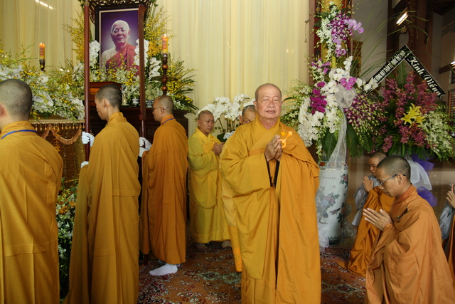 Chùm ảnh: Các đoàn viếng tang lễ HT. Thích Minh Châu - Chiều 04/09/2012