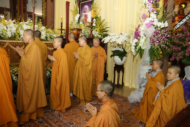 Chùm ảnh: Các đoàn viếng tang lễ HT. Thích Minh Châu - Chiều 04/09/2012