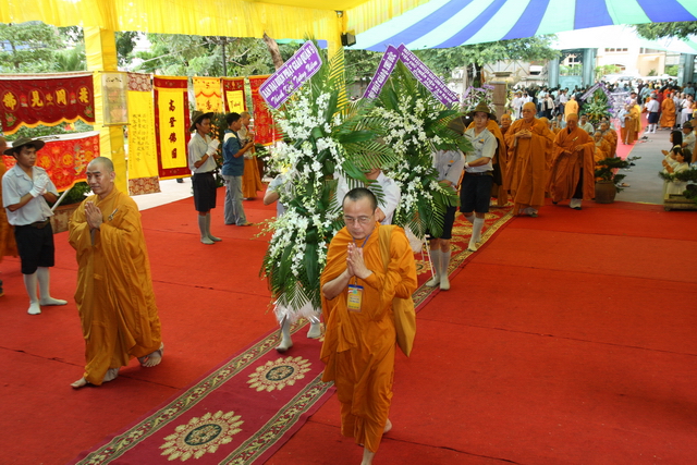 Chùm ảnh: Các đoàn viếng tang lễ HT. Thích Minh Châu - Chiều 04/09/2012