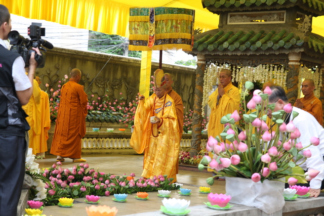 Tang lễ HT. Thích Minh Châu: Lễ Sái tịnh Bảo tháp