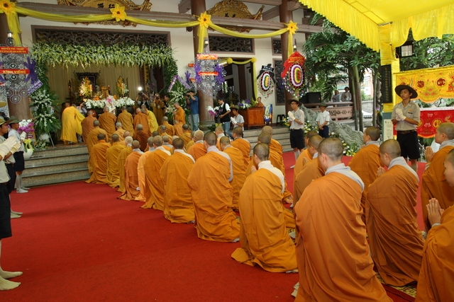 Chùm ảnh: Các đoàn viếng tang lễ HT. Thích Minh Châu - Chiều 04/09/2012