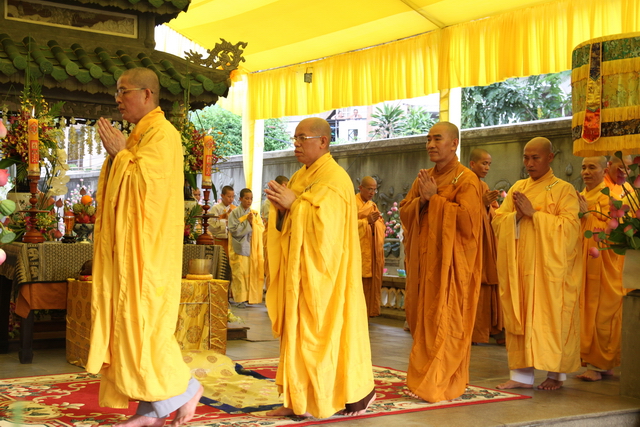 Tang lễ HT. Thích Minh Châu: Lễ Sái tịnh Bảo tháp