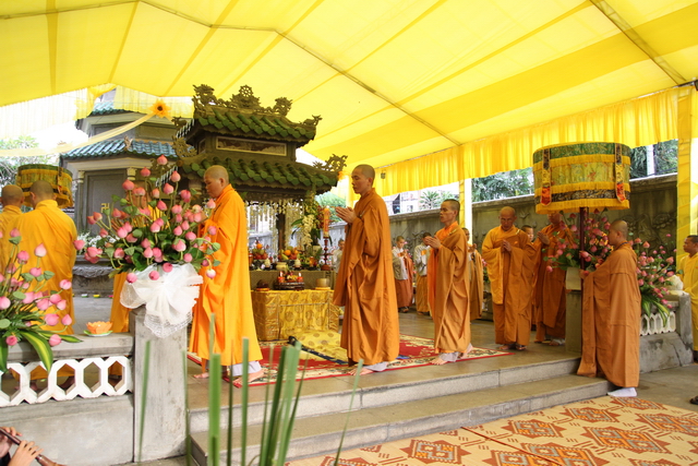 Tang lễ HT. Thích Minh Châu: Lễ Sái tịnh Bảo tháp