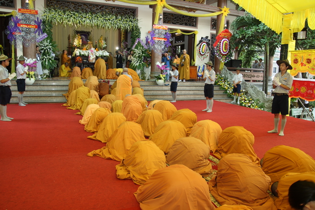 Chùm ảnh: Các đoàn viếng tang lễ HT. Thích Minh Châu - Chiều 04/09/2012