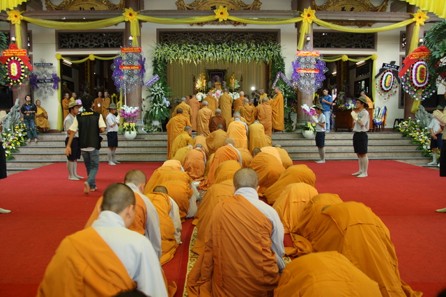 Chùm ảnh: Các đoàn viếng tang lễ HT. Thích Minh Châu - Chiều 04/09/2012