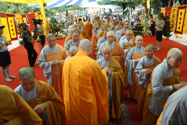 Chùm ảnh: Các đoàn viếng tang lễ HT. Thích Minh Châu - Chiều 04/09/2012
