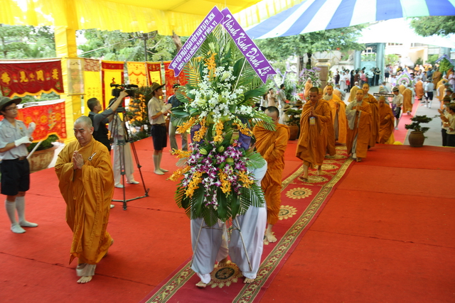 Chùm ảnh: Các đoàn viếng tang lễ HT. Thích Minh Châu - Chiều 04/09/2012