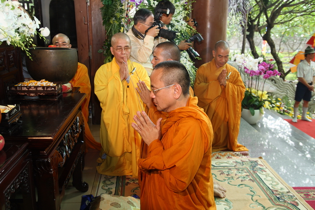 Chùm ảnh: Các đoàn viếng tang lễ HT. Thích Minh Châu - Chiều 04/09/2012