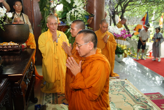 Chùm ảnh: Các đoàn viếng tang lễ HT. Thích Minh Châu - Chiều 04/09/2012