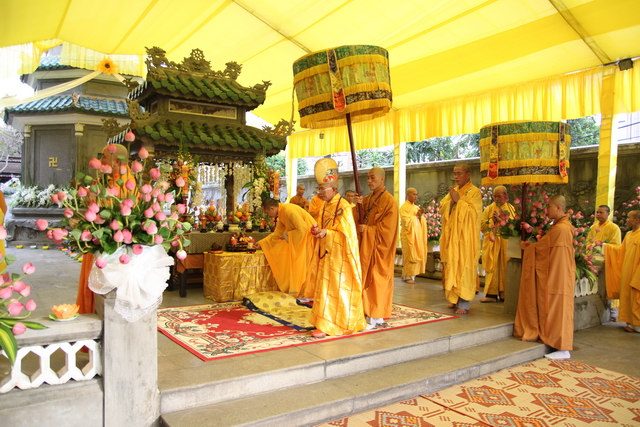 Tang lễ HT. Thích Minh Châu: Lễ Sái tịnh Bảo tháp