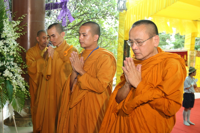 Chùm ảnh: Các đoàn viếng tang lễ HT. Thích Minh Châu - Chiều 04/09/2012
