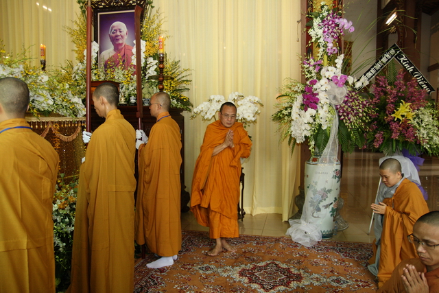 Chùm ảnh: Các đoàn viếng tang lễ HT. Thích Minh Châu - Chiều 04/09/2012