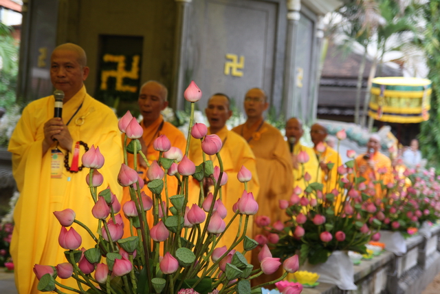 Tang lễ HT. Thích Minh Châu: Lễ Sái tịnh Bảo tháp