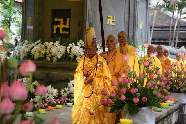 Tang lễ HT. Thích Minh Châu: Lễ Sái tịnh Bảo tháp
