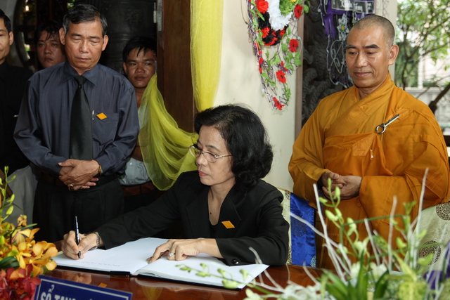 Chùm ảnh: Các đoàn viếng tang lễ HT. Thích Minh Châu - Chiều 04/09/2012
