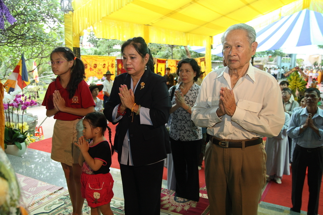 Chùm ảnh: Các đoàn viếng tang lễ HT. Thích Minh Châu - Chiều 04/09/2012