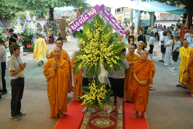 Chùm ảnh: Các đoàn viếng tang lễ HT. Thích Minh Châu - Chiều 04/09/2012