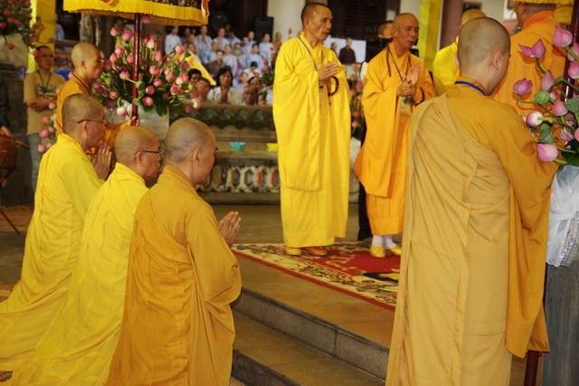 Tang lễ HT. Thích Minh Châu: Lễ Sái tịnh Bảo tháp