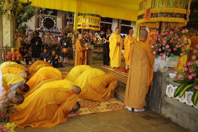 Tang lễ HT. Thích Minh Châu: Lễ Sái tịnh Bảo tháp
